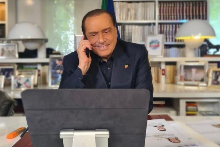 Francesca Pascale auguri di Berlusconi e regalo della discordia