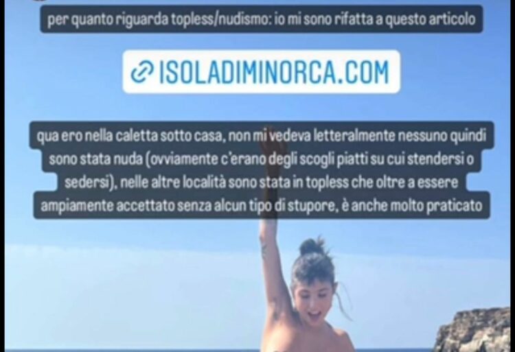 Giorgia Soleri fisico senza costume per nudismo a Minorca FOTO