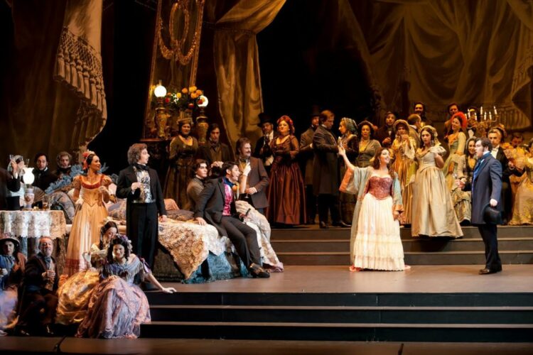 La Traviata testo trama e significato
