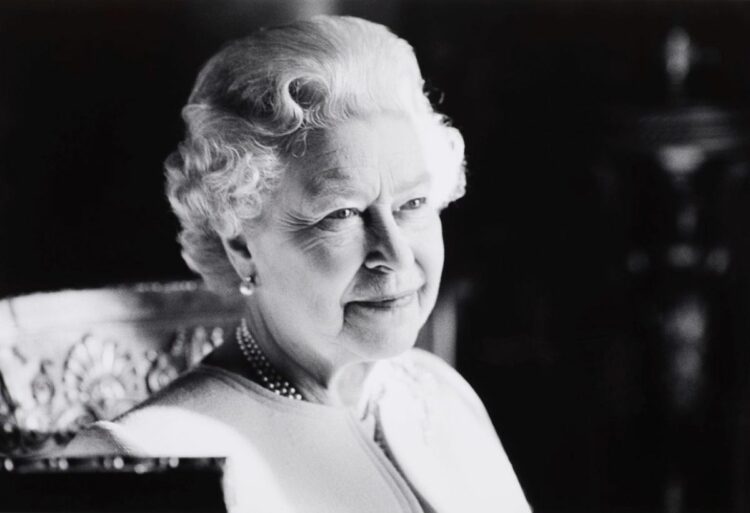 Regina Elisabetta II chi è il successore: Carlo trema spunta la regola
