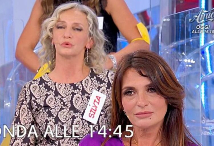 Uomini e Donne Biagio su Paola la reazione fuorionda di Silvia