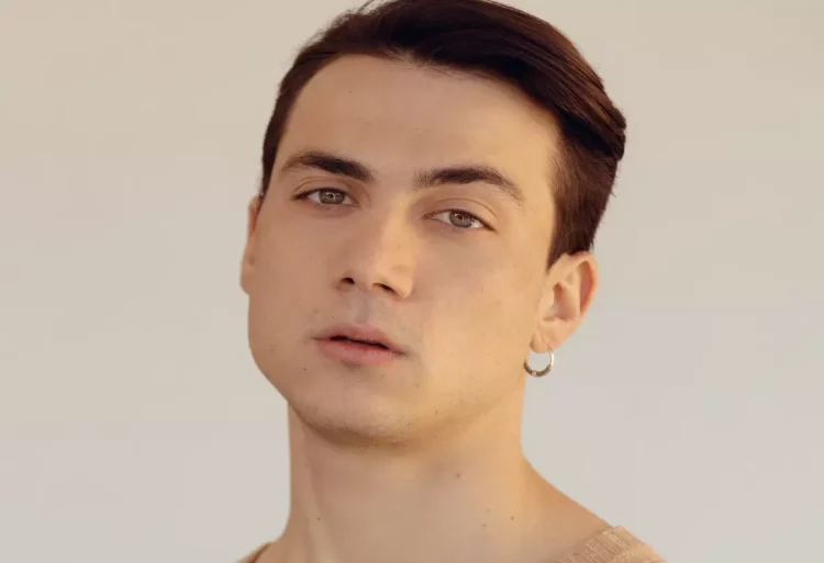 Matteo Paolillo Edoardo di Mare Fuori è il cantante Icaro