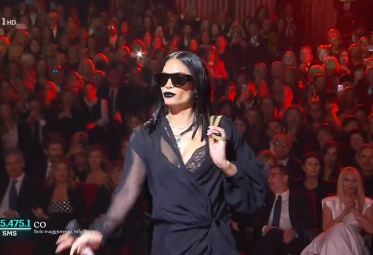 Elodie ruba borsa a Serena Bortone: il motivo e l’inconveniente