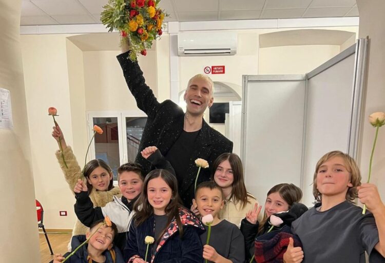 Sanremo 2023 Mr. Rain perchè sul palco con coro di bambini: motivo profondo