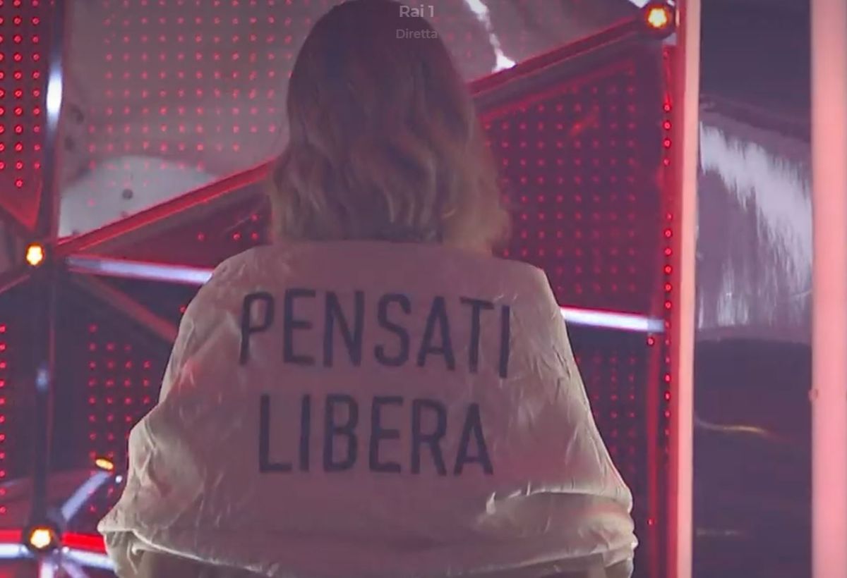 chiara ferragni abiti sanremo 2023 pensati libera