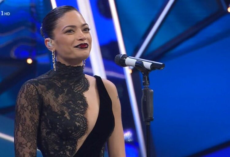 Elodie mini abito e dolci effusioni con lui a Sanremo FOTO