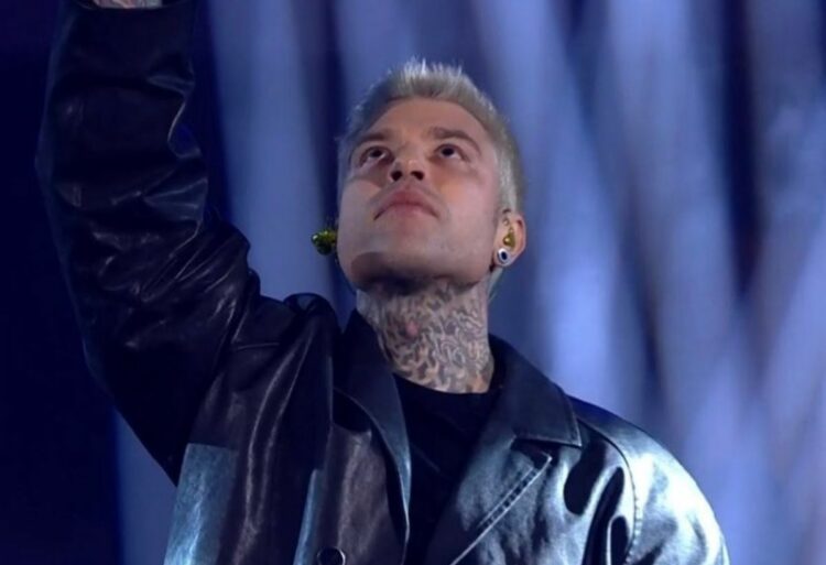 Fedez esibizione Sanremo 2023 testo dissing: contro Codacons e politici