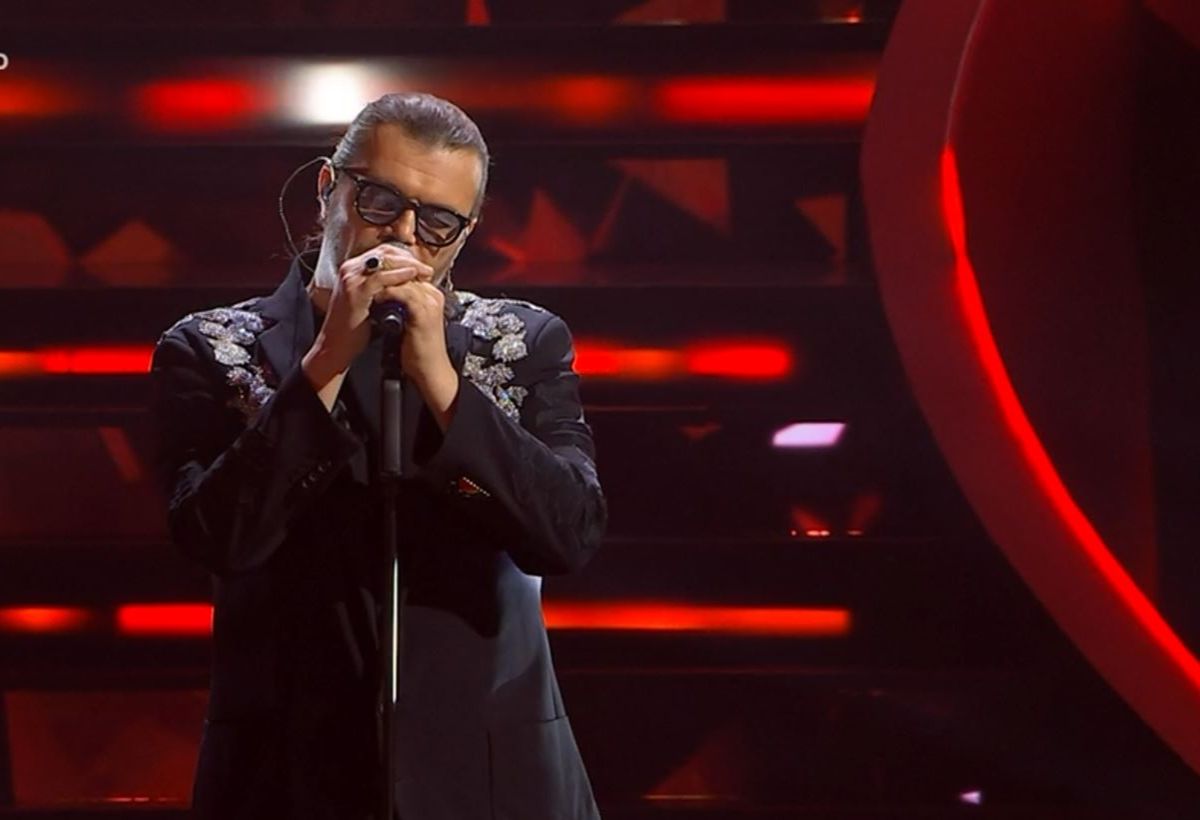 gianluca grignani occhiali sanremo 2023