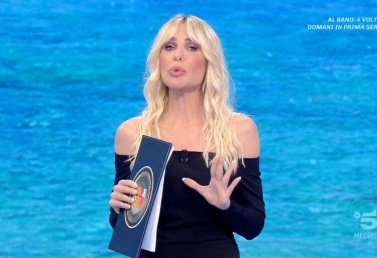 Isola dei Famosi per Ilary Blasi Totti in studio: la reazione