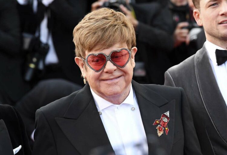 Elton John genitori: madre che tragico risvolto
