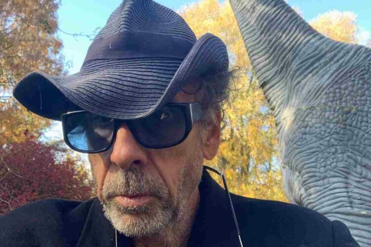 Tim Burton chi è il fidanzato di Monica Bellucci: il patrimonio