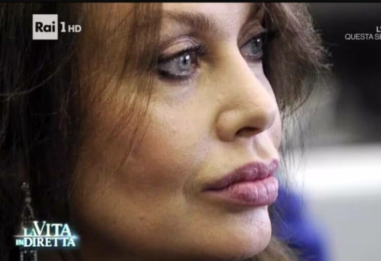 Veronica Lario al funerale di Silvio Berlusconi: il gesto che divide FOTO