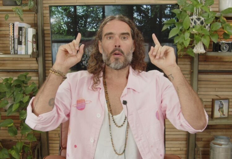 Russell Brand chi è attore accusato di stupro: la storia con Katy Perry
