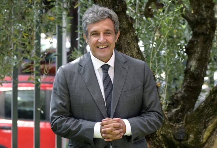 Flavio Insinna a L’Eredità e Pino Insegno bocciato: il motivo