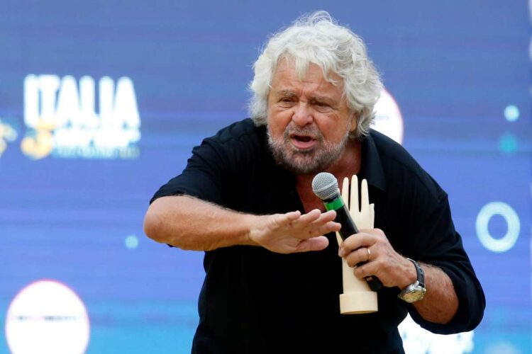 Beppe Grillo moglie e figli: anche nonno