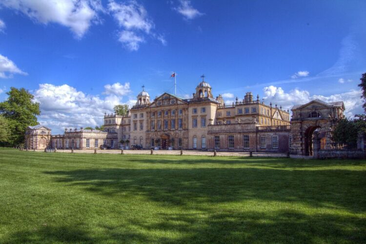 the gentlemen location the badminton house